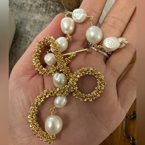 COS Elegant Gold and Pearl Necklace - Picture 6 of 7